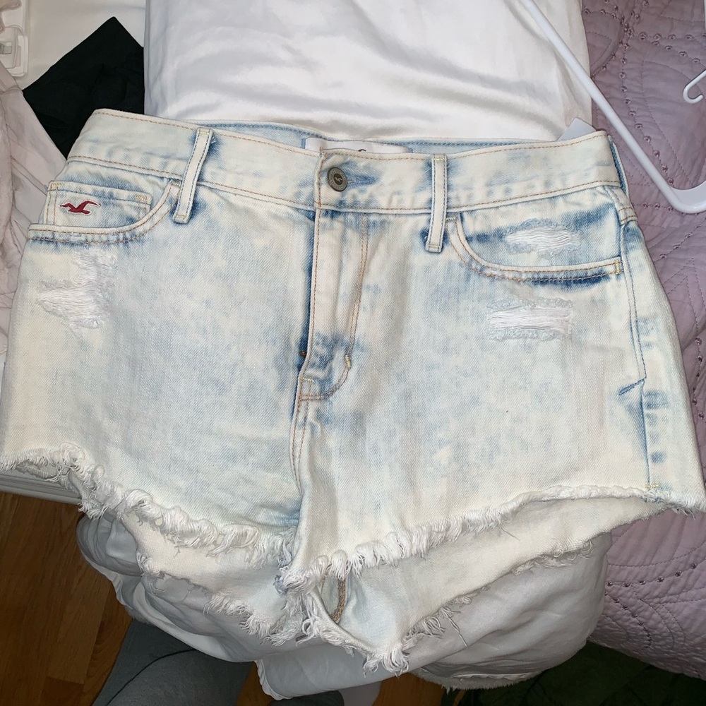 Acid wash frayed jean shorts